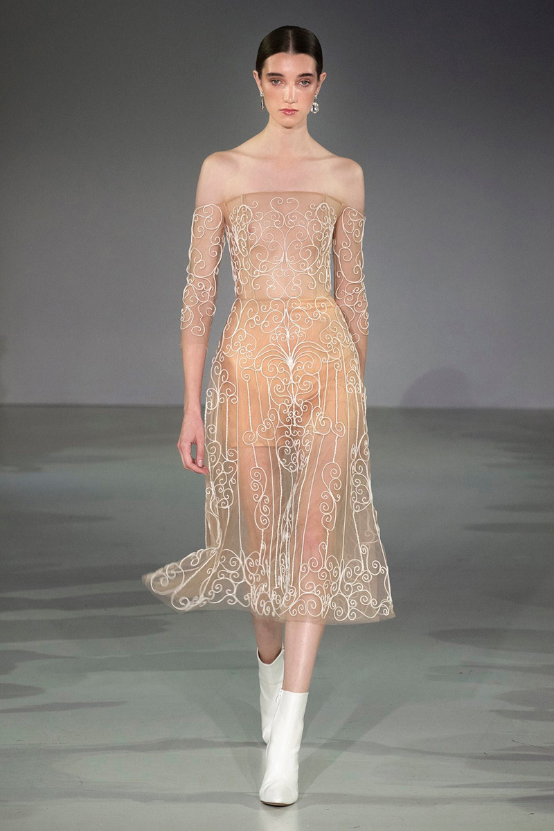 Thông tin NTK Trần Hùng xuất hiện trên trang chủ của “London Fashion Week 2020“ ảnh 3