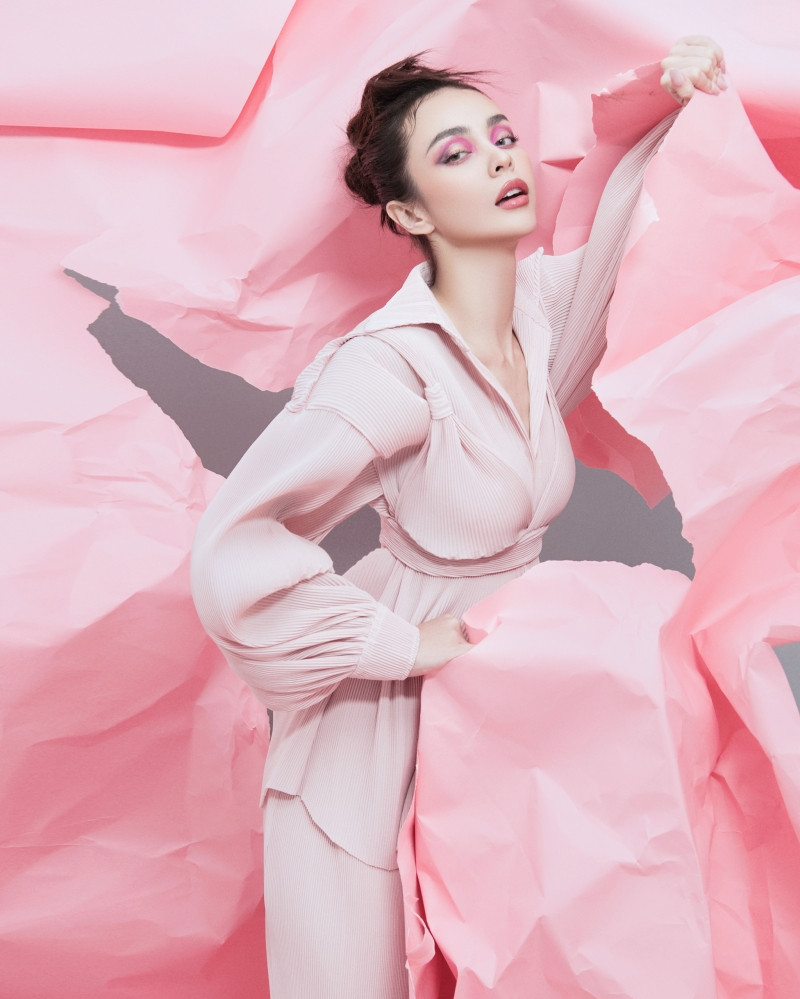 MLee khoe bộ ảnh thời trang cực chất như siêu mẫu quốc tế, mặc kín bưng vẫn nóng 100 độ ảnh 8