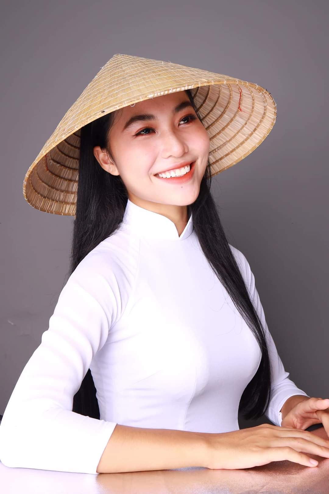 Lộ diện thí sinh Hoa Hậu Việt Nam có nụ cười giống Phạm Hương nhưng lại hâm mộ H’Hen Niê ảnh 4