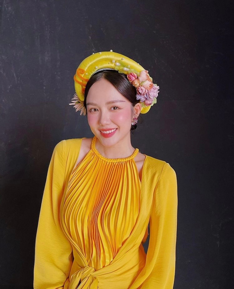 Mỹ nhân showbiz Việt “mê mệt” áo tứ thân cách điệu, thi nhau làm tóc kiểu mỹ nữ cổ trang ảnh 4