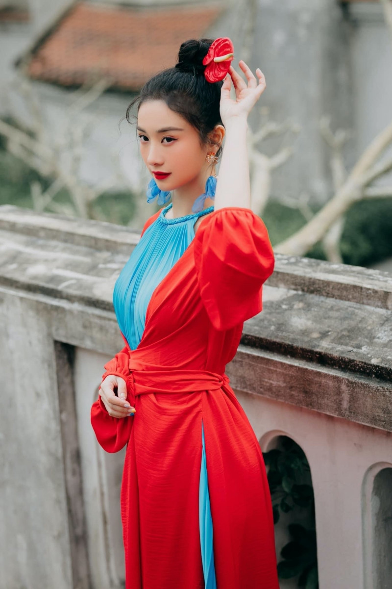 Mỹ nhân showbiz Việt “mê mệt” áo tứ thân cách điệu, thi nhau làm tóc kiểu mỹ nữ cổ trang ảnh 5