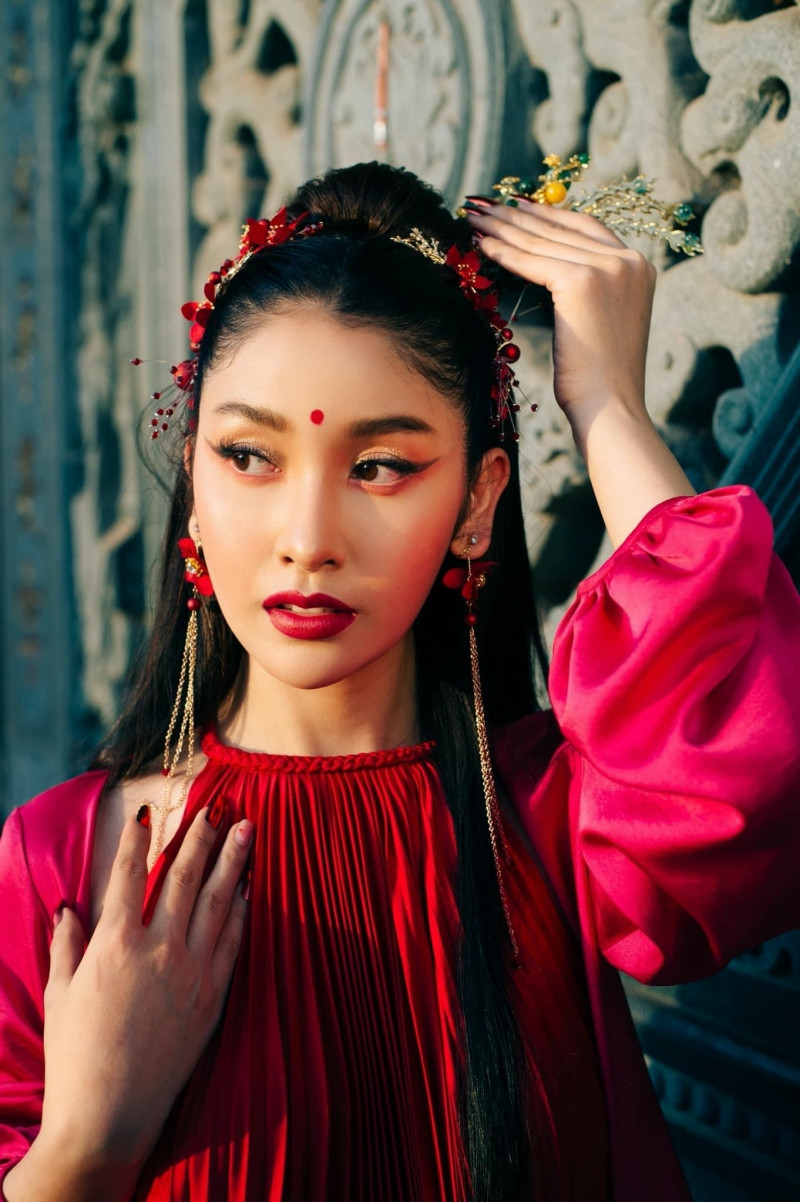 Mỹ nhân showbiz Việt “mê mệt” áo tứ thân cách điệu, thi nhau làm tóc kiểu mỹ nữ cổ trang ảnh 6