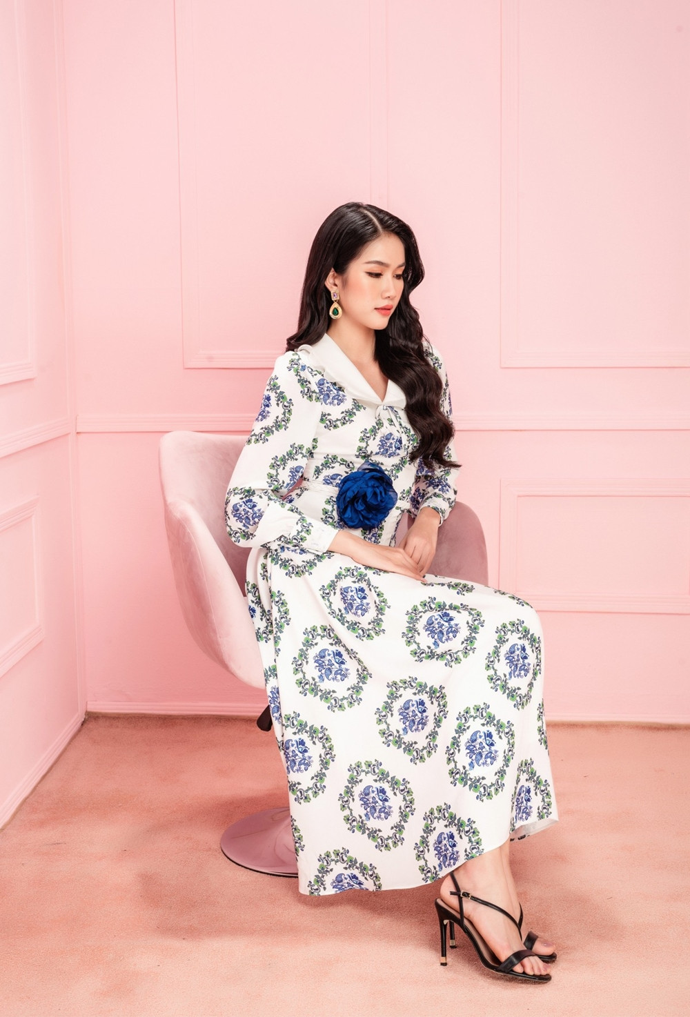 Học Hoa hậu Đỗ Thị Hà và hai nàng Á hậu cách chọn trang phục xinh tươi mùa Lễ Tết ảnh 5