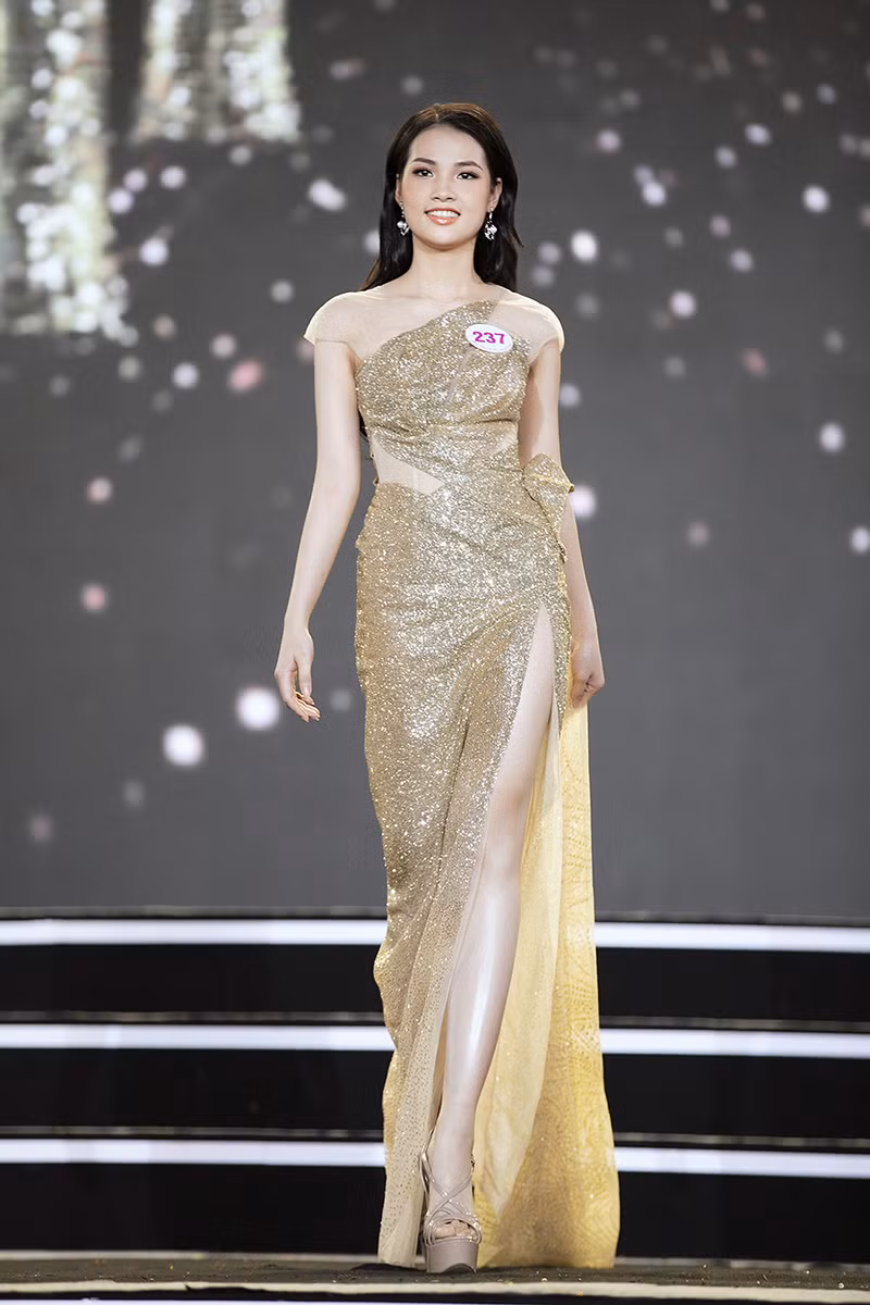 Top 35 Hoa hậu Việt Nam 2020 chính thức lộ diện trong trang phục dạ hội lộng lẫy ảnh 24