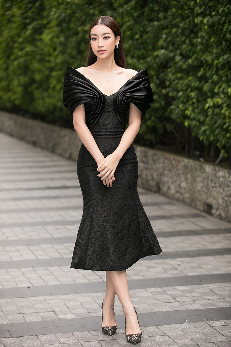 Tiểu Vy, Mỹ Linh xinh tươi trẻ trung, “đối lập” bất ngờ trong sơ khảo Hoa Hậu Việt Nam ảnh 5