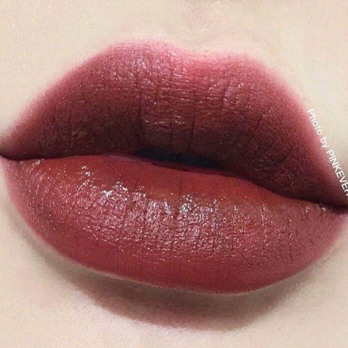 Top 5 thỏi son đỏ nâu dưới 500K giúp bạn có đôi môi giống “dì Chang” (Luật Trời) ảnh 11