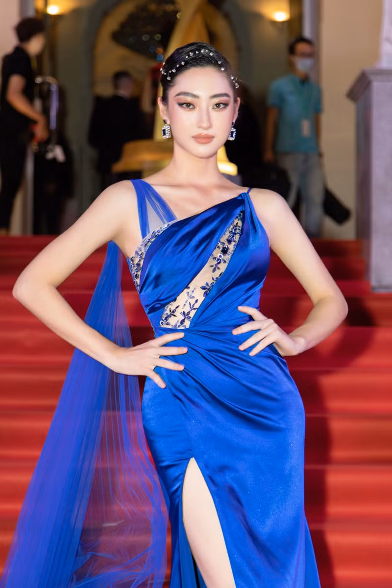 Hoa hậu Đỗ Thị Hà, Tiểu Vy và Lương Thùy Linh lại có màn đọ sắc “cực gắt” trên thảm đỏ ảnh 5