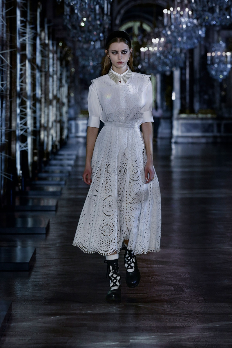 Dior tung BST Thu Đông 2021 với các thiết kế được lấy cảm hứng từ đại sứ thương hiệu Jisoo ảnh 5