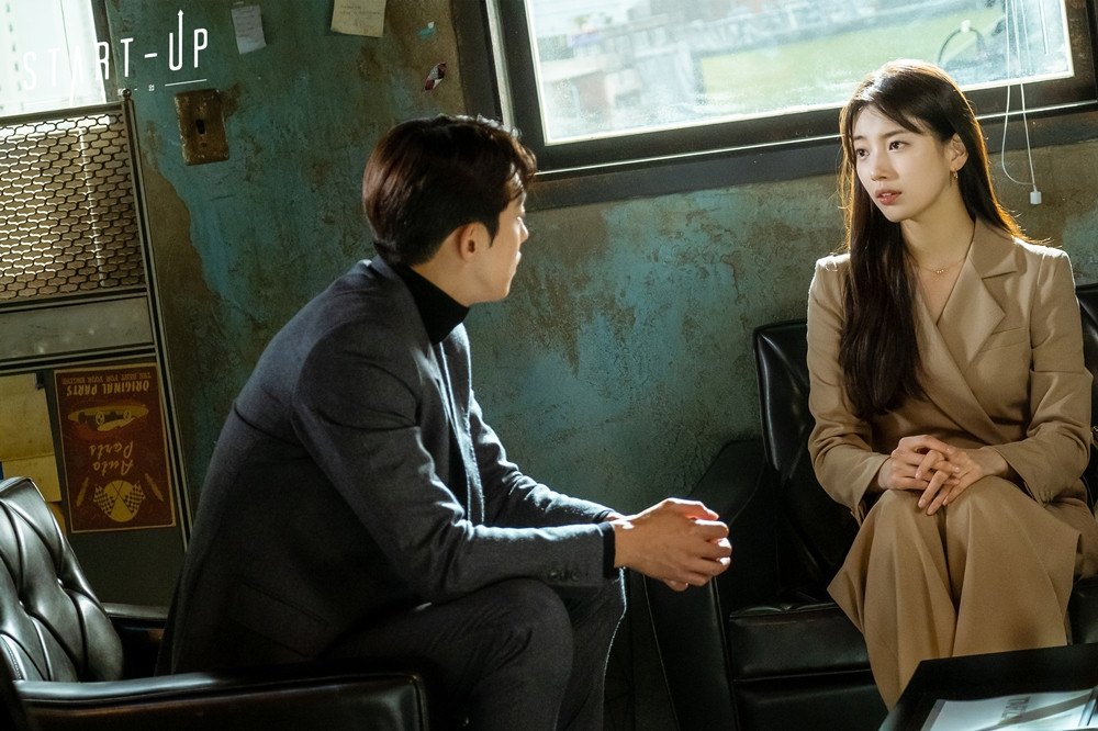 Hai thế hệ “tình đầu quốc dân” Son Ye Jin & Suzy đụng hàng: Không phân biệt được tuổi tác! ảnh 4