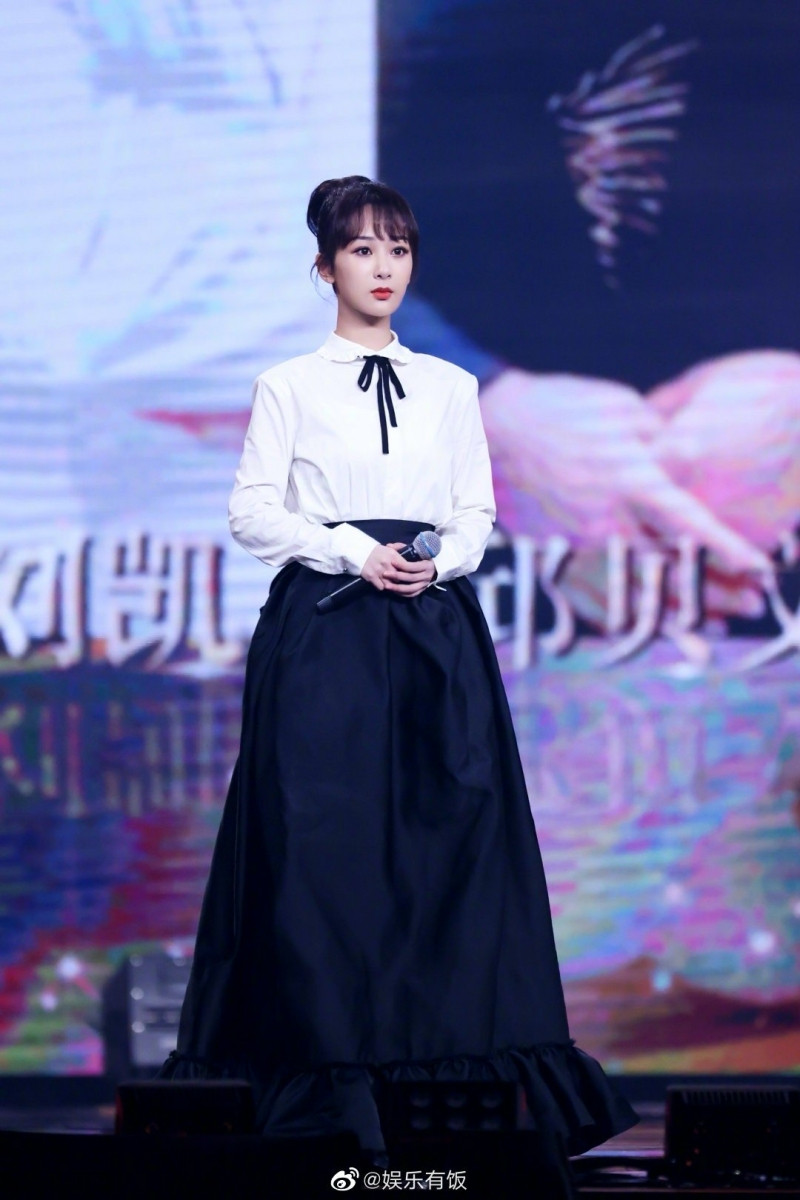 Dương Tử lên No.1 Hot Search với trang phục thảm đỏ Weibo nhưng bộ thứ 2 lại không ai nhắc đến ảnh 7