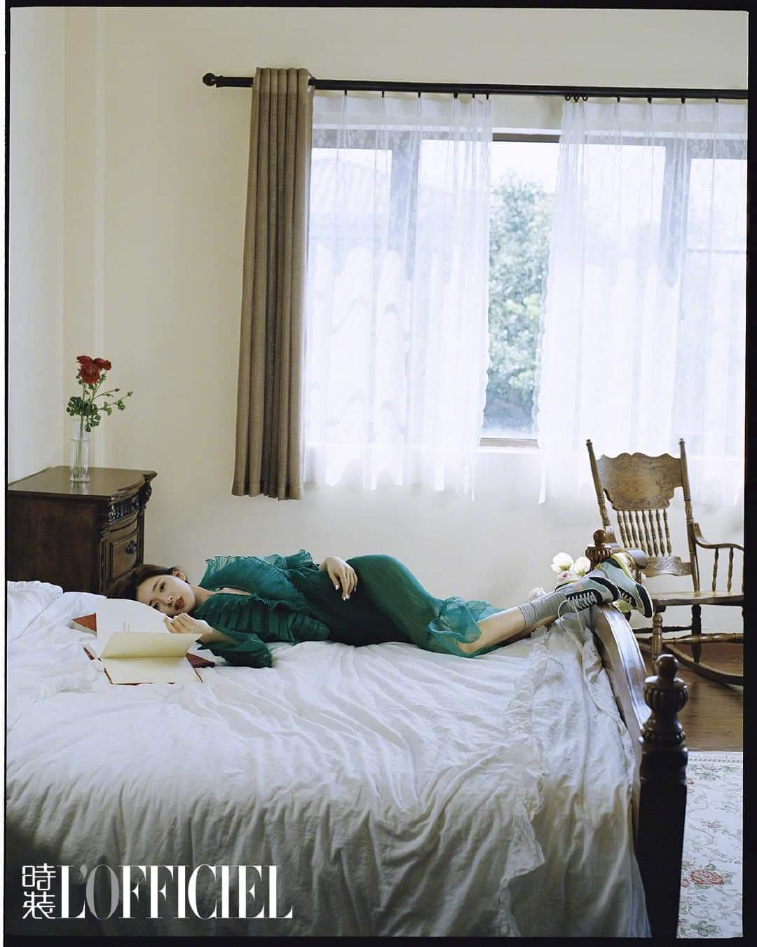 Thanh long đỏ bất ngờ làm “cameo” cho Triệu Lộ Tư trong bộ ảnh mùa Thu tuyệt đẹp ảnh 8