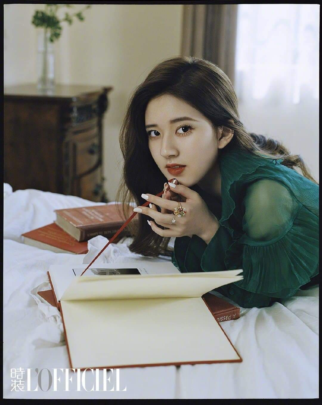 Thanh long đỏ bất ngờ làm “cameo” cho Triệu Lộ Tư trong bộ ảnh mùa Thu tuyệt đẹp ảnh 7