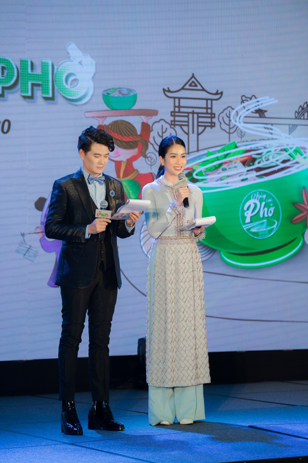 Á hậu Phương Anh lần đầu làm MC, “bắn” song ngữ Anh-Pháp cực đỉnh cùng chính khách quốc tế ảnh 3