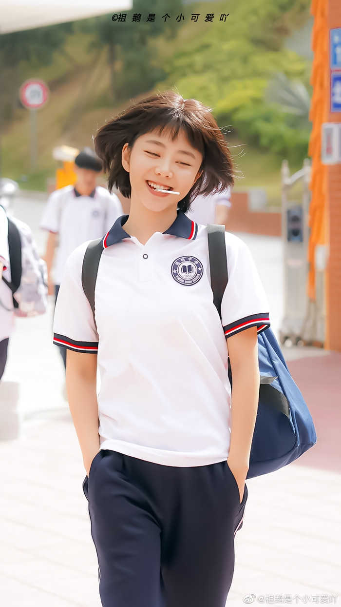 Bí kíp "hack" tuổi của nữ sinh Đàm Tùng Vận trong phim "Lấy Danh Nghĩa Người Nhà" ảnh 1