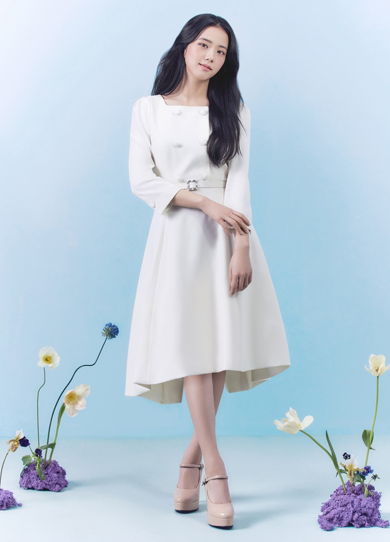 Jisoo (BLACKPINK) thay thế Seohyun (SNSD), trở thành nàng thơ mới của thương hiệu này ảnh 8