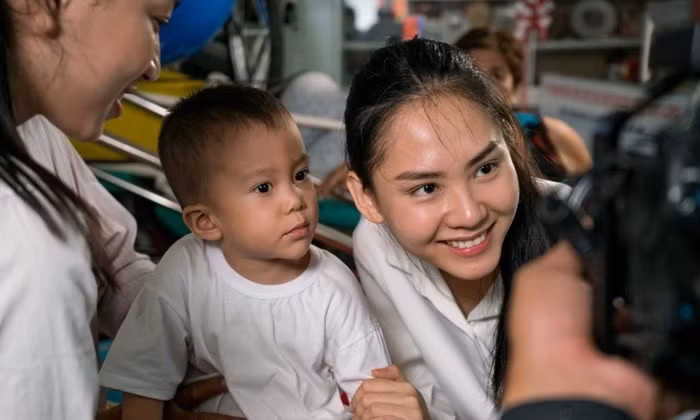 Thí sinh Hoa Hậu Việt Nam 2020 hóa thân làm nhân vật cổ tích trong dự án nhân ái đầu tiên ảnh 10