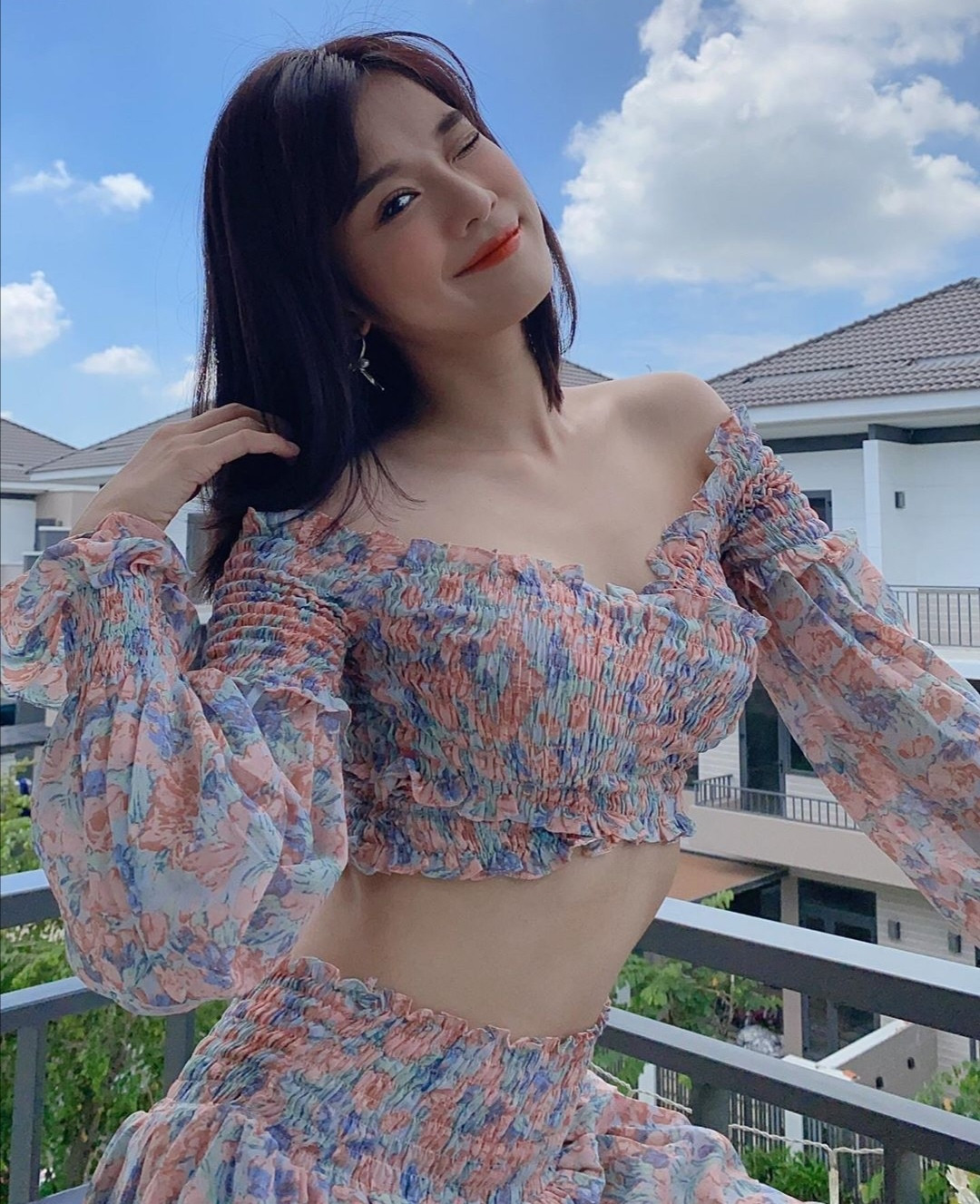 3 mẫu áo khiến nhiều sao Việt “u mê”, diện suốt 3 tháng Hè vẫn không thấy chán! ảnh 7