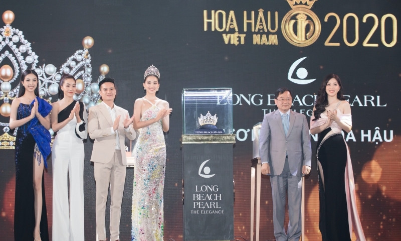 Ngắm cận cảnh vương miện, quyền trượng và ghế đăng quang của tân Hoa Hậu Việt Nam 2020 ảnh 2