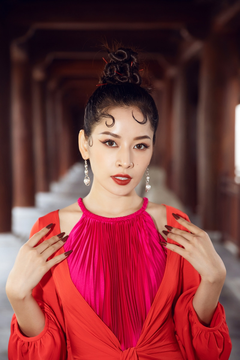 Hoa hậu Tiểu Vy, Mỹ Linh, Hương Giang, Chi Pu khoe thần thái trong cái lạnh dưới 10 độ ảnh 10