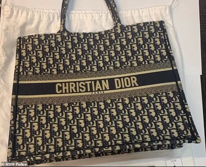 Ăn cắp hàng loạt túi LV, Dior,... chụp ảnh sống ảo, hot Instagram người Việt bị bắt ở Úc ảnh 2