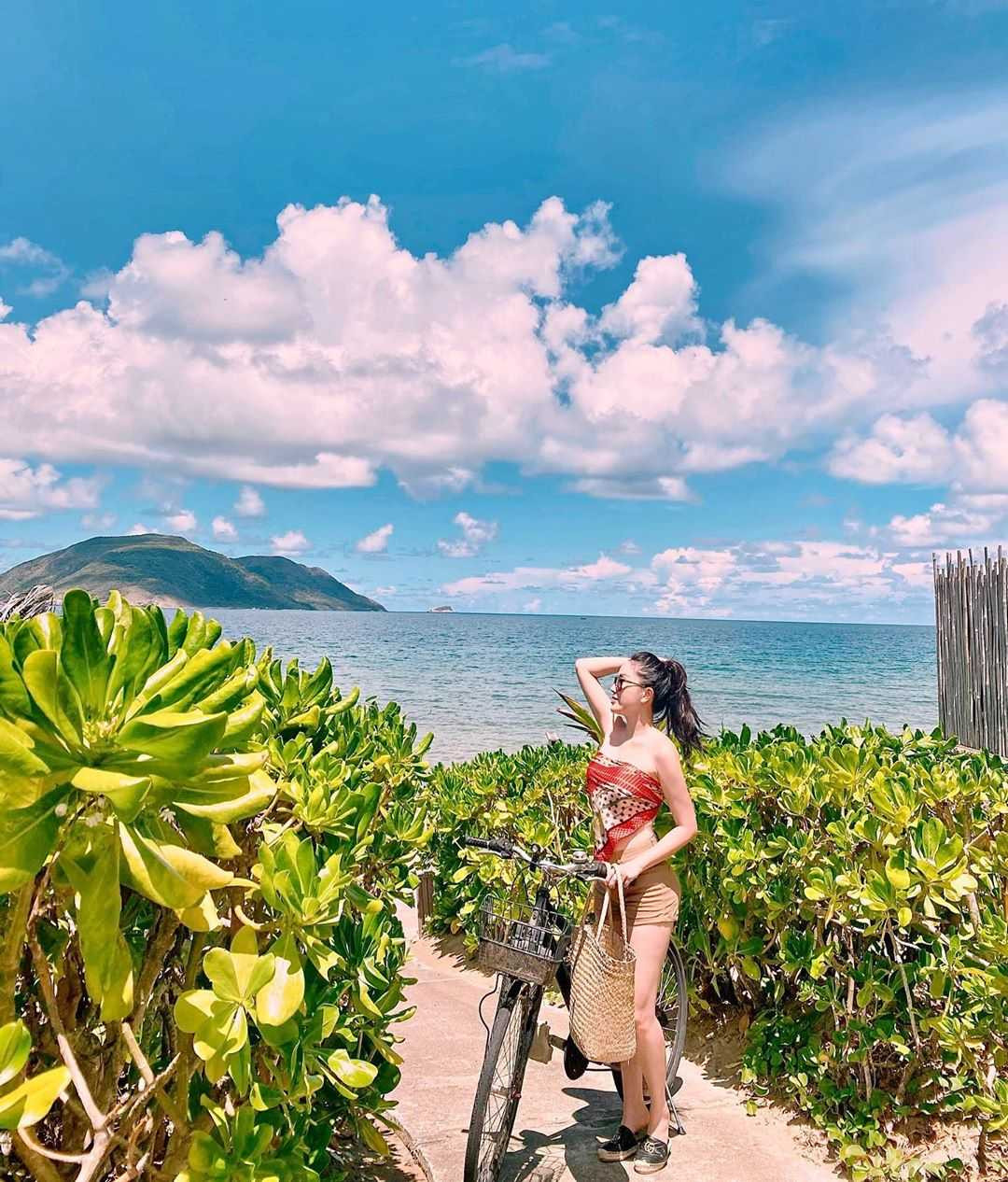 Sắc màu mùa Hè tươi mát thống lĩnh phong cách thời trang sao Việt tuần qua ảnh 10