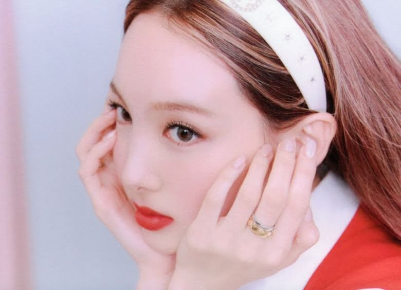 Netizen Hàn năn nỉ stylist cho TWICE “bê” trang phục album phiên bản Retro lên sân khấu ảnh 4