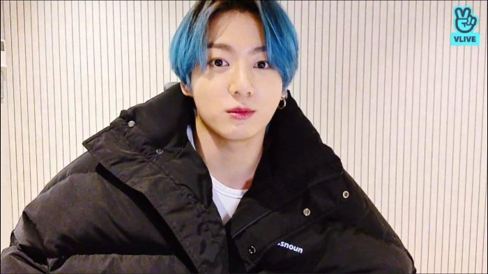 “Kỷ lục gia” Jung Kook (BTS) 1 tuần livestream 2 lần, hát chay tặng fan mà cứ ngỡ bật đĩa ảnh 3