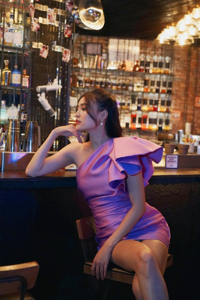 Tạo hình sang chảnh của 3 ngọc nữ hot nhất điện ảnh Việt: Nhã Phương, Lan Ngọc, Diễm My 9X trong phim mới ảnh 9