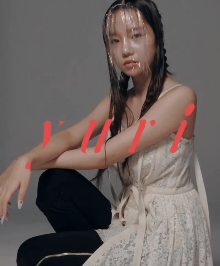 Loạt ảnh vô cùng khó hiểu của 1 số thành viên IZ*ONE trên VOGUE Hàn khiến netizen phẫn nộ ảnh 2