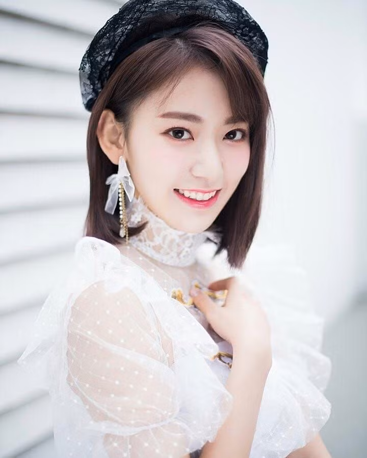 Sau khi IZ*ONE tan rã, thành viên này của nhóm sẽ “về chung một nhà” với BTS? ảnh 3