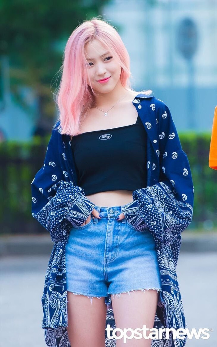 Người sở hữu mái tóc hồng đẹp nhất K-Pop không phải Rosé (BLACKPINK) mà là nam idol này ảnh 3