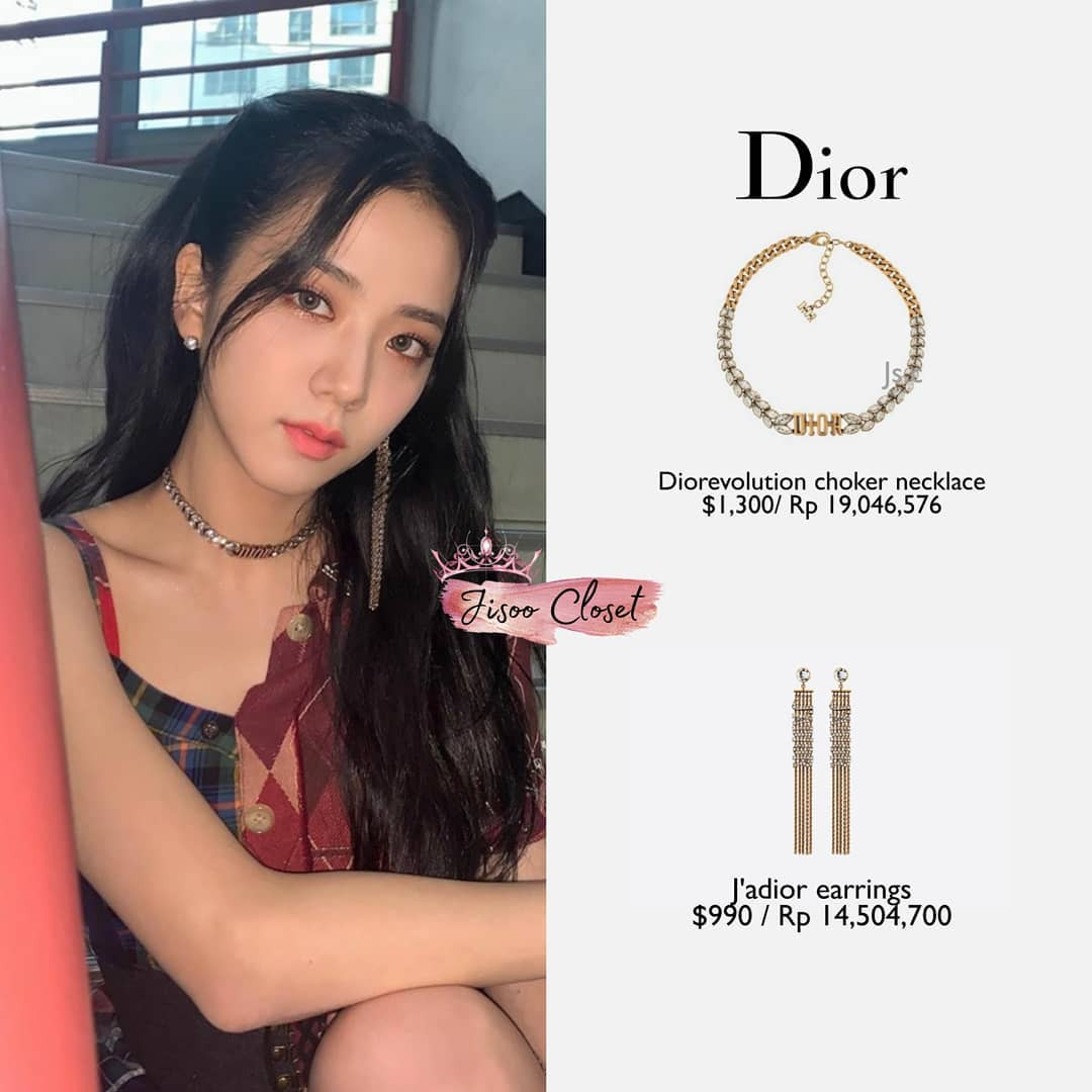 Netizen không hiểu vì sao stylist lại cho Jisoo mặc chiếc áo chắp vá te tua lên sân khấu ảnh 3