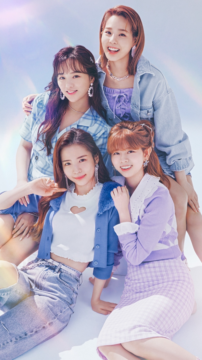 Nhóm nhạc “chị em” của TWICE ở Nhật làm đại sứ thời trang cho nhãn hàng bình dân toàn cầu ảnh 6