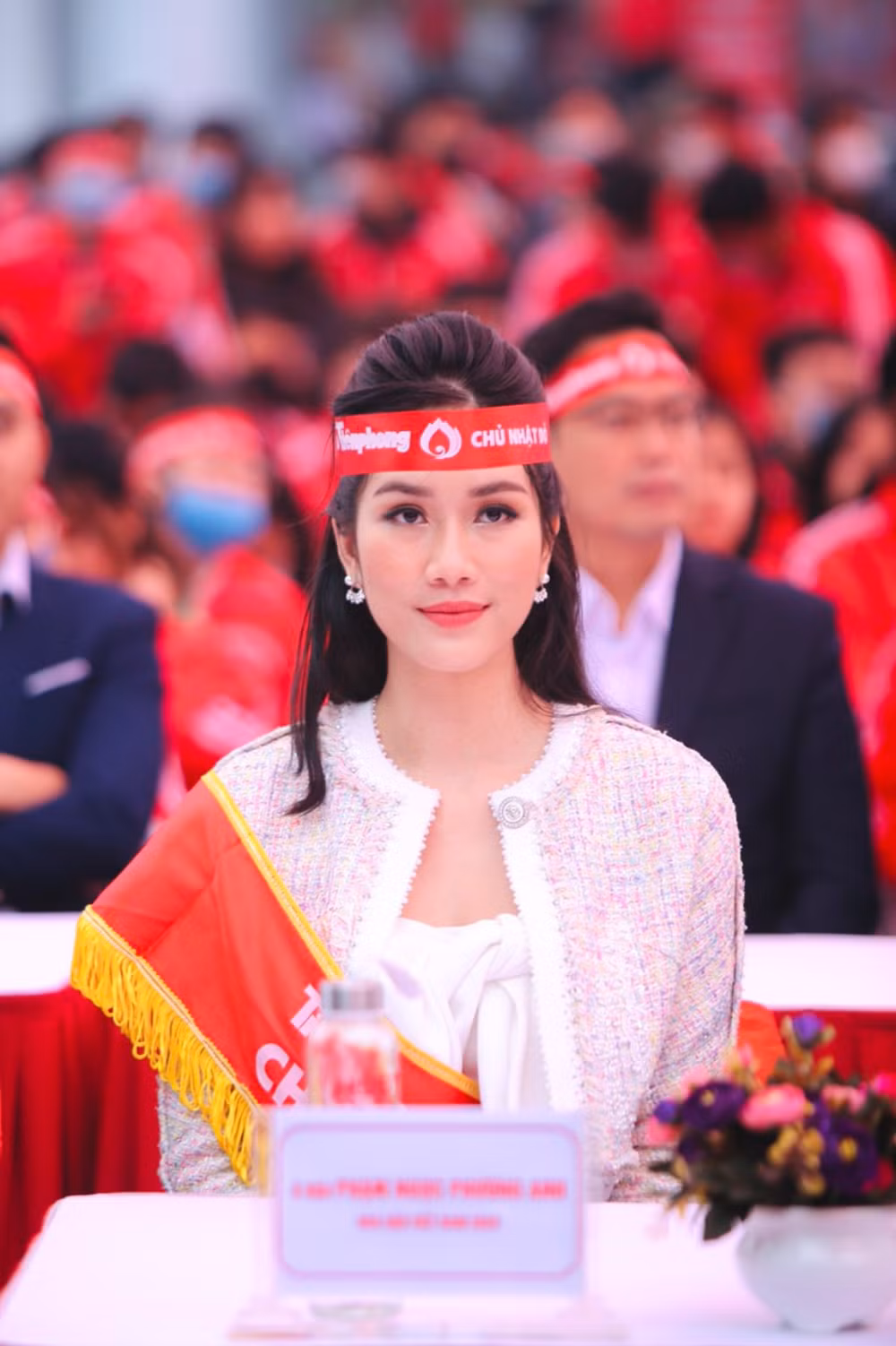Hoa hậu Đỗ Thị Hà cùng hai Á hậu lan tỏa thông điệp nhân văn của ngày Chủ Nhật Đỏ ảnh 4