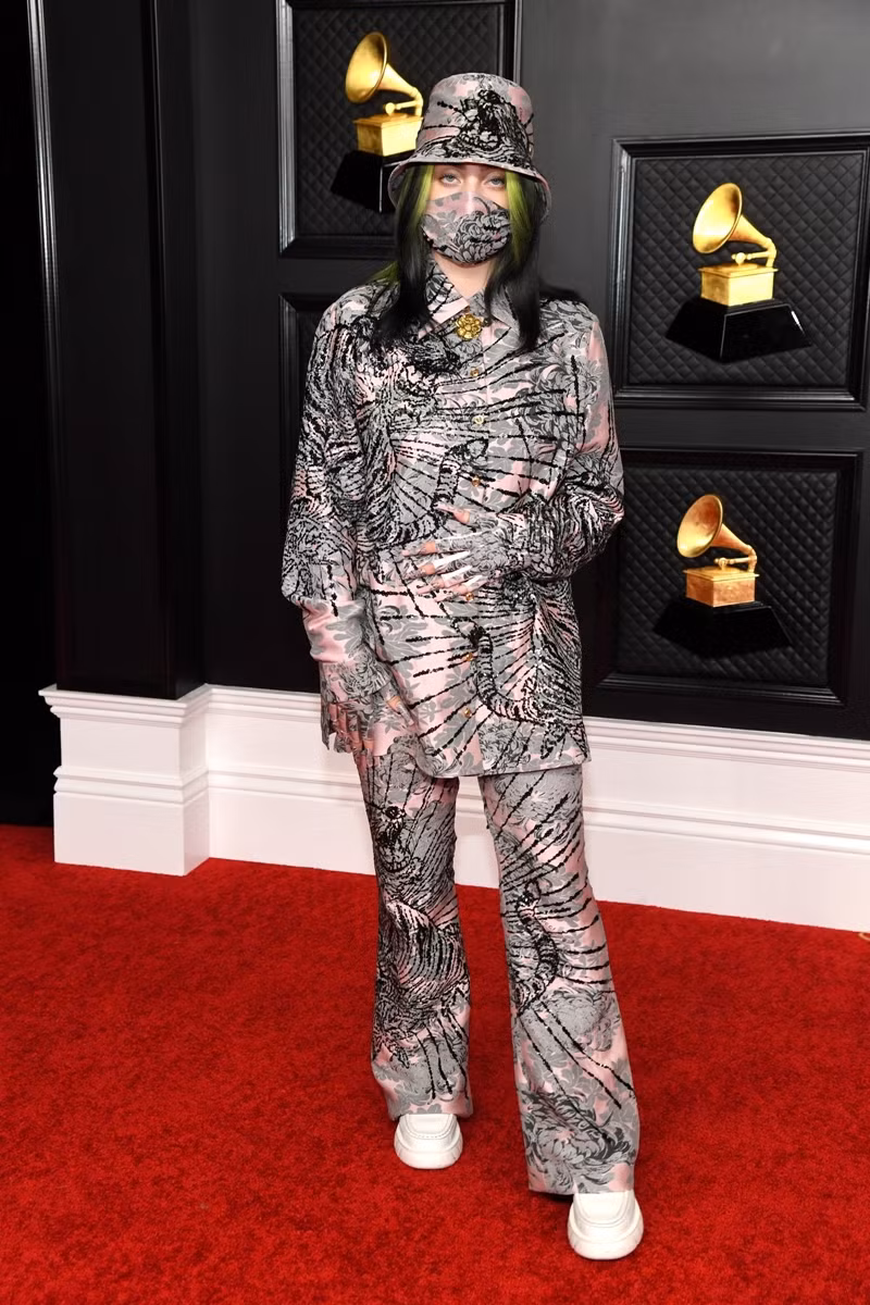 Thảm đỏ rực rỡ Grammys 2021: BTS hút spotlight, Taylor Swift đẹp như nàng tiên hoa ảnh 6