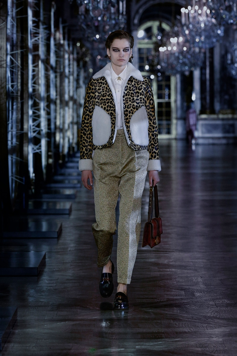 Dior tung BST Thu Đông 2021 với các thiết kế được lấy cảm hứng từ đại sứ thương hiệu Jisoo ảnh 13