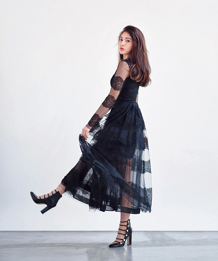 Ngắm loạt ảnh khoe đôi chân dài miên man của “bông hồng lai” Jeon Somi ảnh 3