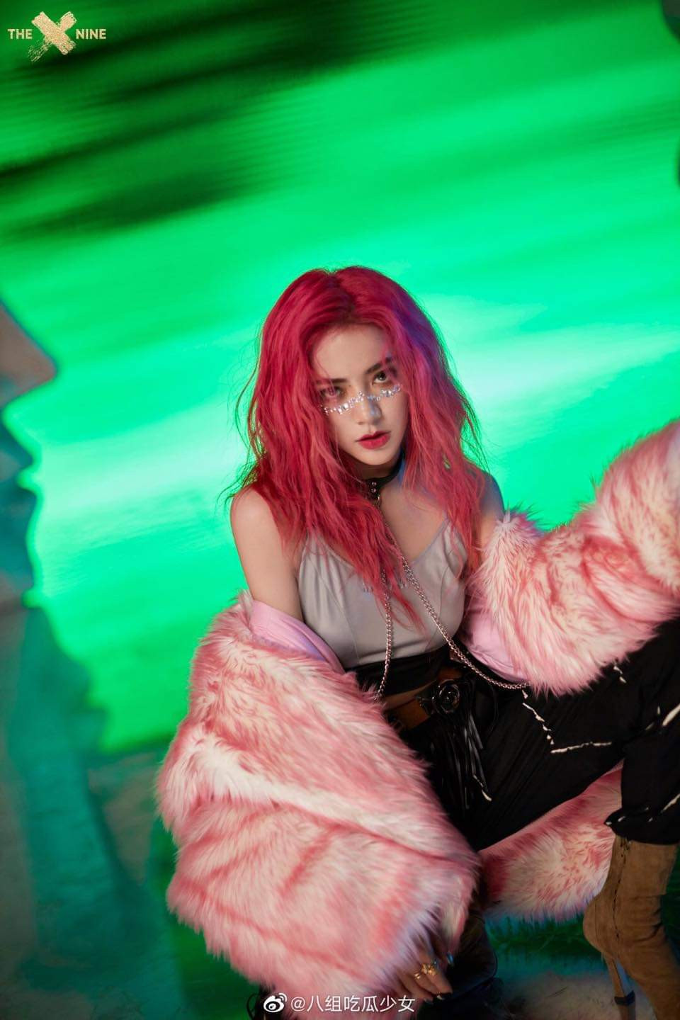 Kể cả không biết THE9 là ai bạn cũng sẽ bất ngờ với tạo hình của nhóm trong MV “SPHINX” ảnh 4