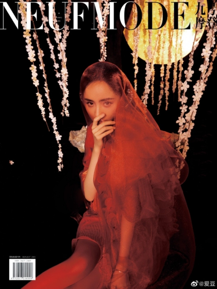 Dương Mịch “mở hàng” bìa năm mới của 3 tạp chí lớn, trong đó có Harper’s BAZAAR Việt Nam ảnh 3