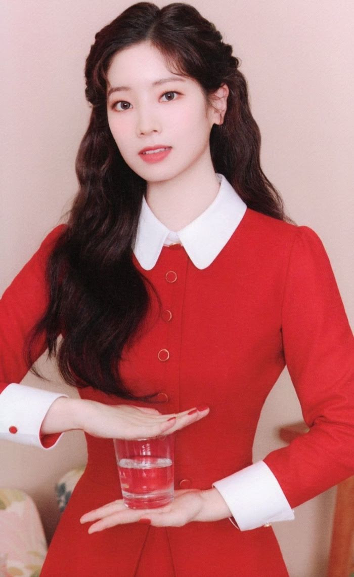 Netizen Hàn năn nỉ stylist cho TWICE “bê” trang phục album phiên bản Retro lên sân khấu ảnh 23