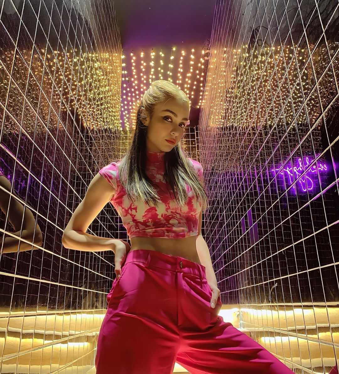 Sắc màu mùa Hè tươi mát thống lĩnh phong cách thời trang sao Việt tuần qua ảnh 9