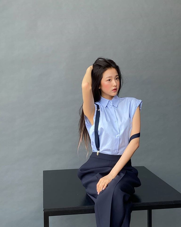 Jang Won Young gây sốc với đôi chân dài "siêu thực" trong loạt ảnh hậu trường chụp cho GQ ảnh 9