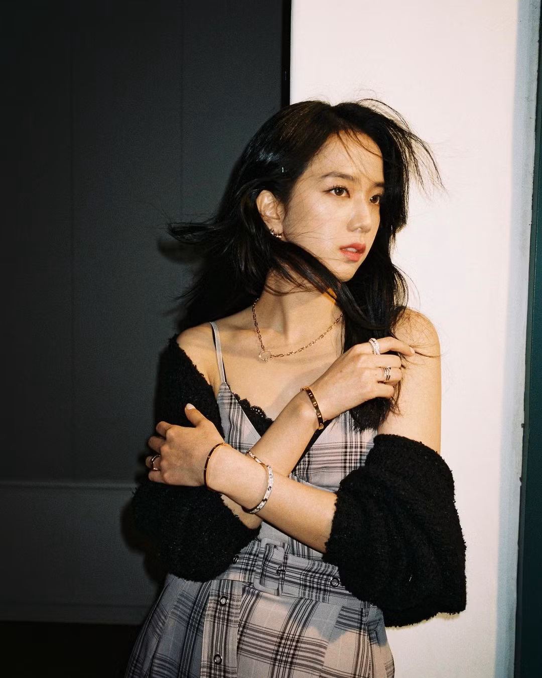 Stylist của BLACKPINK lại được khen hết lời vì mix đồ cho Jisoo đẹp hơn hẳn bản gốc ảnh 4