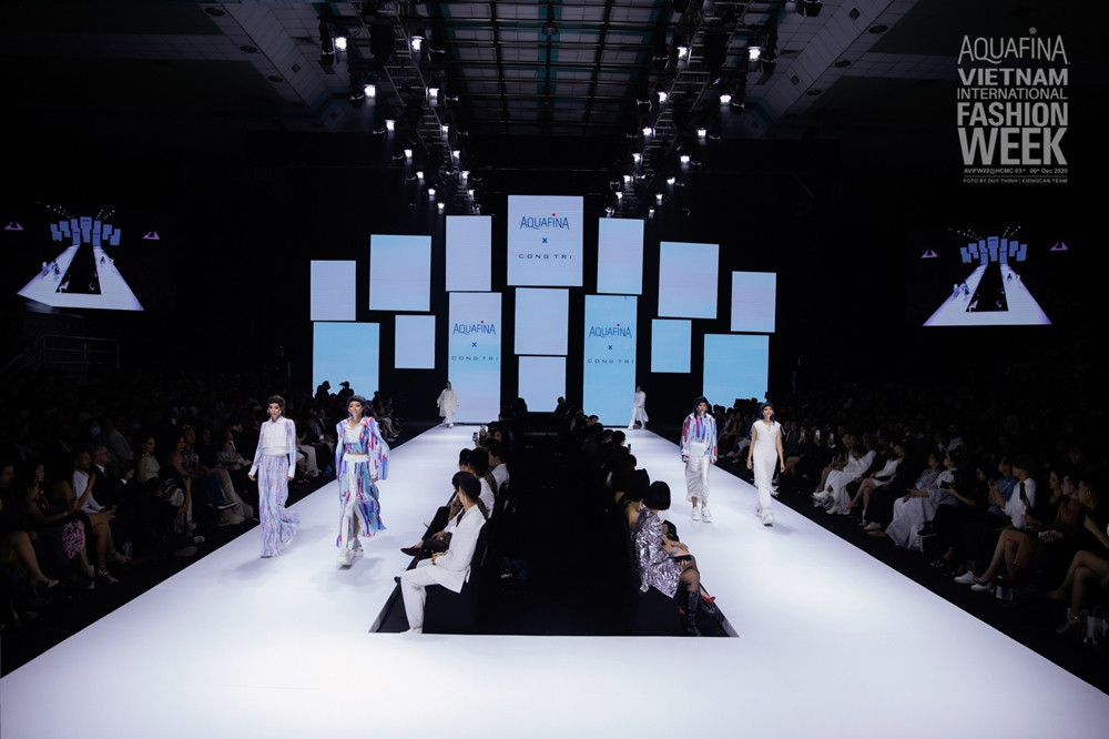 Tân Hoa hậu Đỗ Thị Hà cùng Hoa hậu Tiểu Vy, Lương Thùy Linh mở màn show diễn của Công Trí ảnh 2