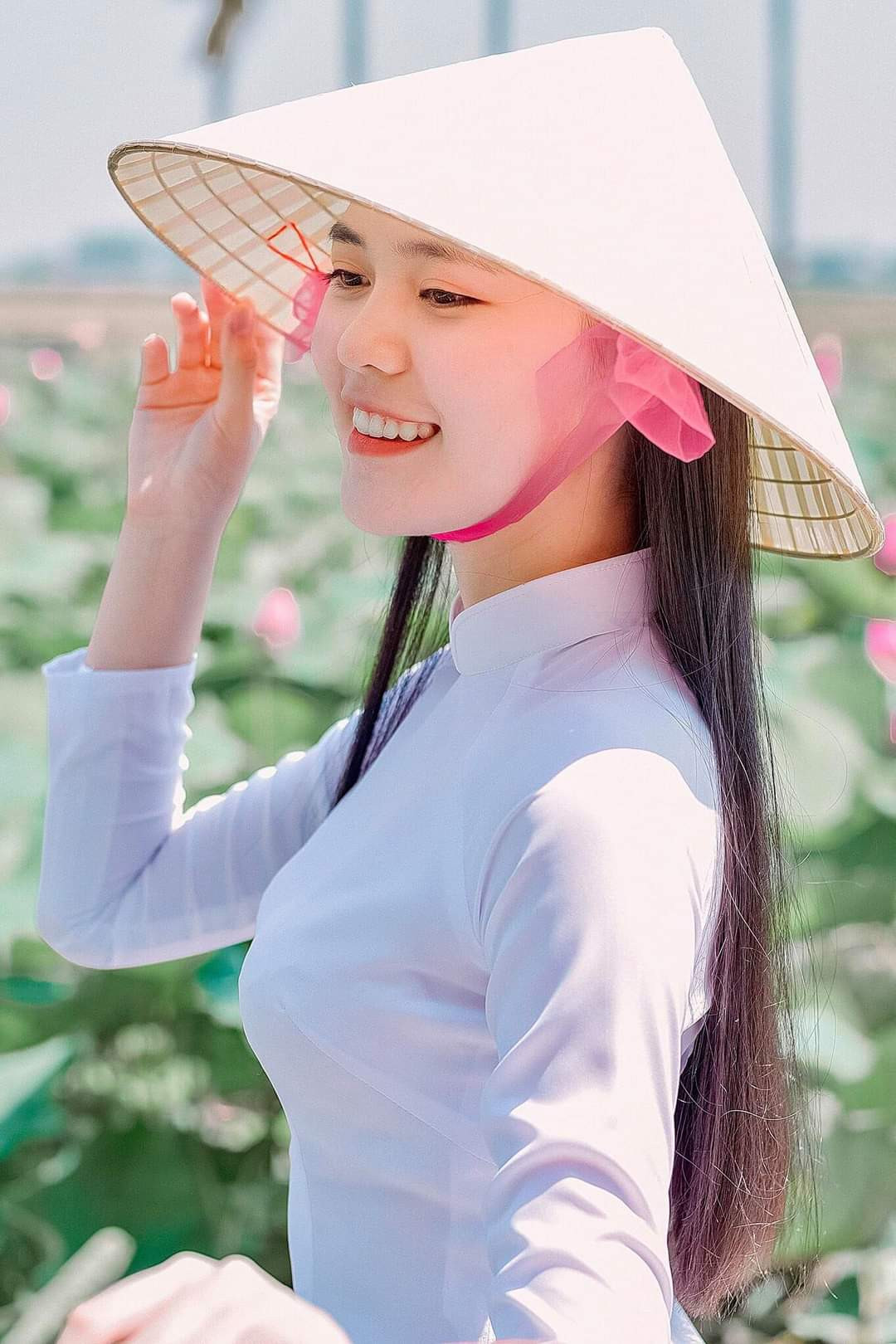 Thu Hằng - thí sinh đôi mắt biết nói và vòng eo siêu thực của Hoa Hậu Việt Nam 2020 ảnh 6