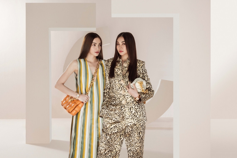 Đầu năm mới, Thanh Hằng và Hà Hồ tung bộ ảnh đậm chất high-fashion, mãn nhãn từ cái nhìn đầu tiên! ảnh 7