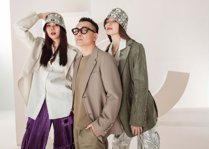 Đầu năm mới, Thanh Hằng và Hà Hồ tung bộ ảnh đậm chất high-fashion, mãn nhãn từ cái nhìn đầu tiên! ảnh 9