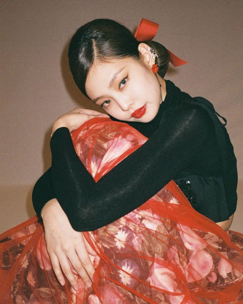 Jennie BLACKPINK tung loạt ảnh không mới, nhưng nhìn kỹ mới thấy sự khác lạ trong đôi mắt ảnh 1