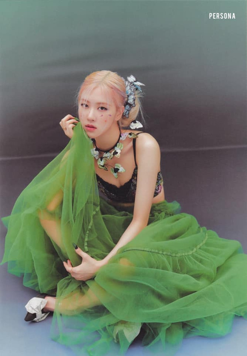 Rosé (BLACKPINK) biến tấu phụ kiện đỉnh thế này thì YG còn cần stylist làm gì nữa! ảnh 4