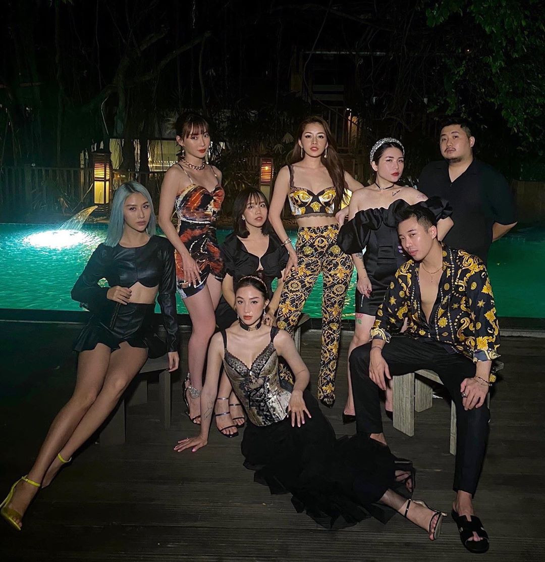 Chi Pu, Minh Hằng “đụng&nbsp;hàng“&nbsp;Kylie Jenner khi diện bralette gợi cảm của nhà mốt Versace ảnh 4